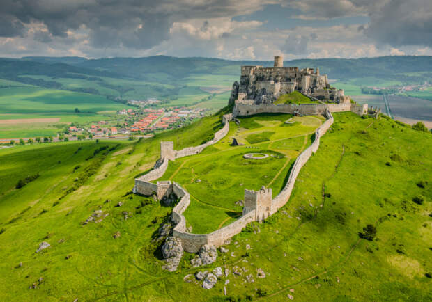 Могучий Спишский Град: средневековая жемчужина Словакии. | Фото: slovenskehrady.sk.