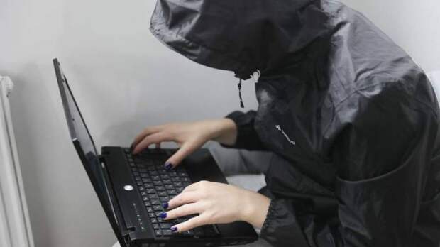 Мошенники 2.0: как в 2025 году россиян обманывали с помощью ИИ, «Госуслуг» и поддельных маркетплейсов