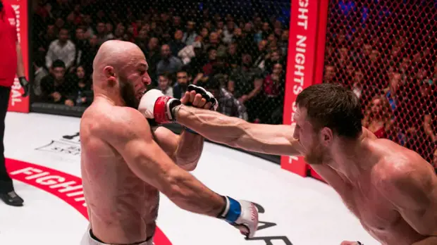 Зрелище не для слабонервных: Минеев проиграл два раунда и нокаутировал Исмаилова в самом ожидаемом поединке года