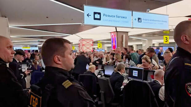 Пассажиров транзитных рейсов в Шереметьево начали расселять по гостиницам