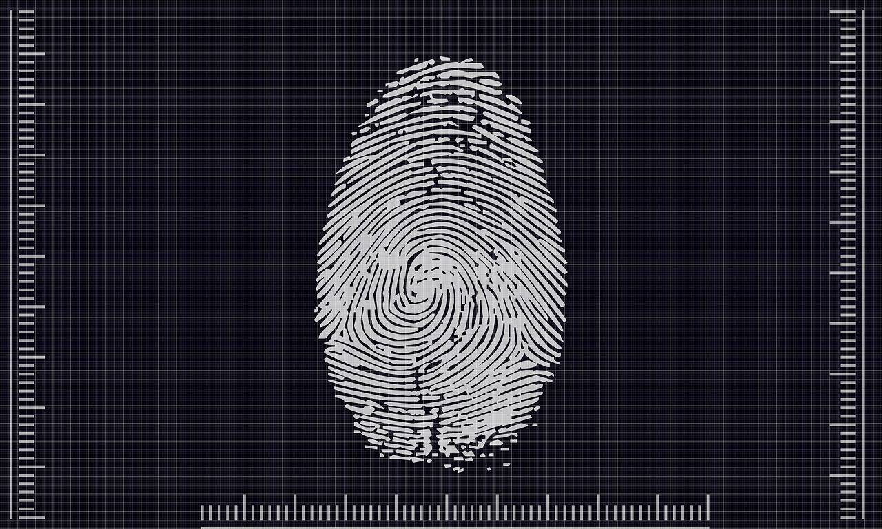 Пыталась разбудить мертвую маму. Преступники ворвались к молодой паре и заставили мужа смотреть на расправу над женой