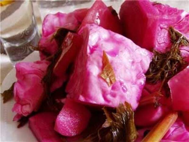 Капуста маринованная со свеклой (Пелюстка)