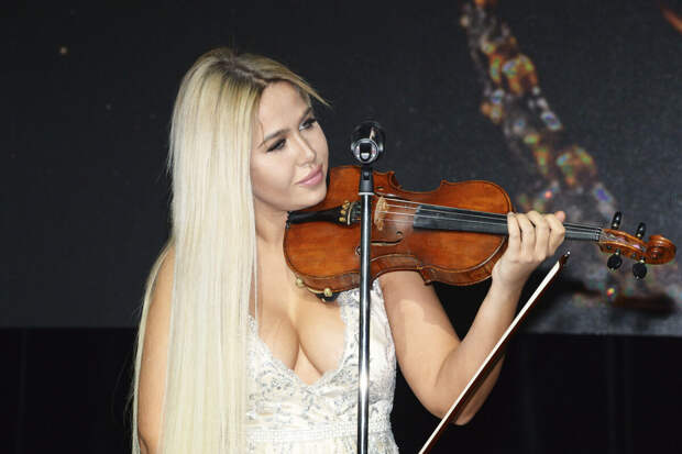 Блогерша Кохно попросила молиться за мать, госпитализированную с пневмонией