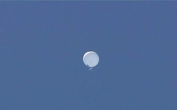 Белый шар в небе над Японией встревожил жителей