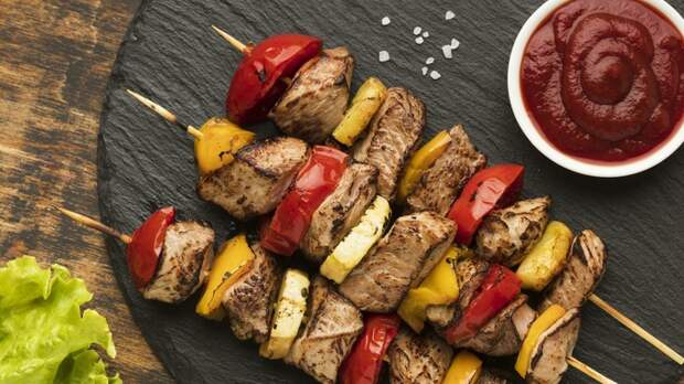 Большинство россиян назвали свинину лучшим мясом для шашлыка