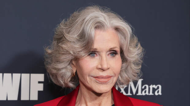 Актрису Джейн Фонду засняли в инвалидной коляске