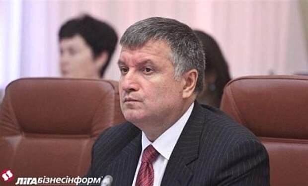 Аваков сообщил, что всю милицию в Донбассе проверяют на полиграфе Аваков сообщил, что всю милицию в Донбассе проверяют на полиграфе