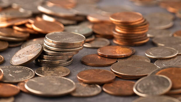 На дороге не валяются? Грузовик с деньгами перевернулся в США