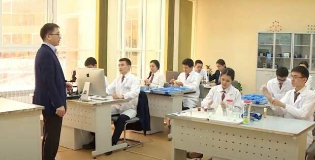 Школы и поликлиники Казахстана перейдут на новую модель финансирования