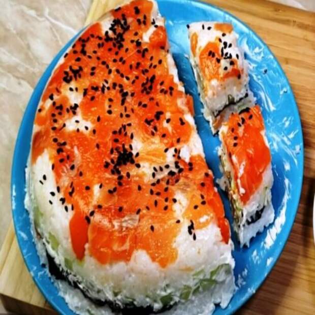 Суши-торт, от которого все гости в восторге: рецепт, который обойдётся в 5 раз дешевле ресторана