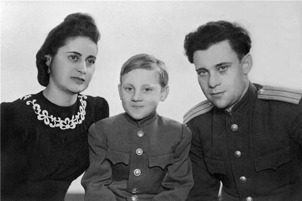 Знаменитости в кругу семьи  дети, родители, семья, фото
