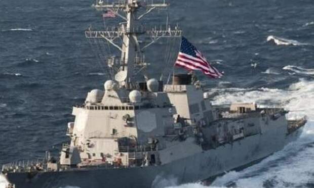 Американский эсминец «отважно бежал» от ВМФ России
