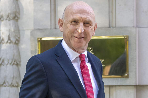 Telegraph: на пост премьера Великобритании рассматривают министра обороны Хили