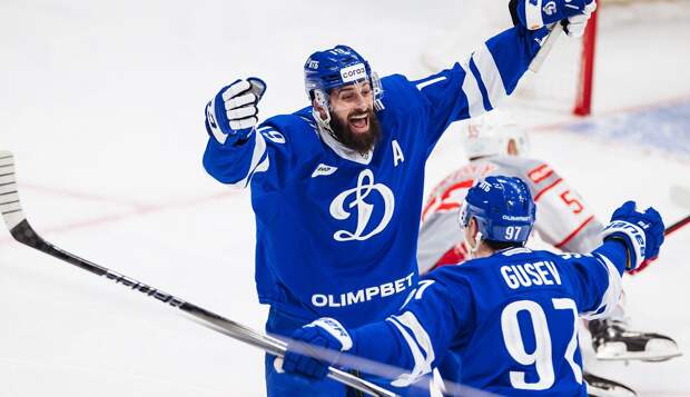 «Динамо» вырвало победу у «Спартака» в овертайме после ошибки вратаря