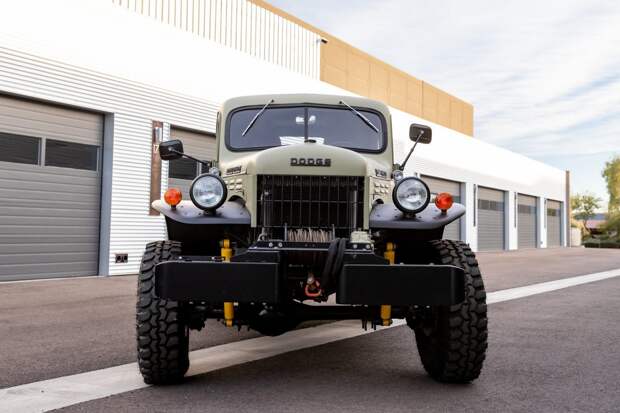 Крутой рестомод Dodge Power Wagon 1949 года