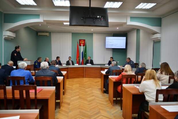 В Майкопе обсудили меры по обеспечению безопасности в новогодние праздники