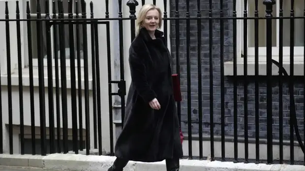 Глава МИД Британии Трасс намерена посетить Украину на следующей неделе