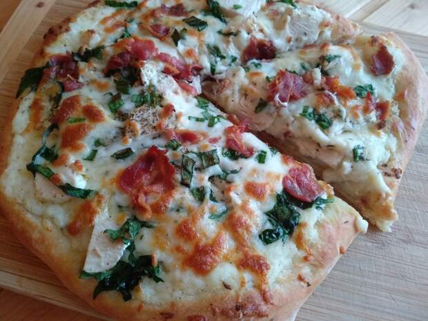 Пицца с курицей и соусом "Альфредо" Курица, Бекон, Пицца, Шпинат, Интересное, Соус, Сыр, Длиннопост, Кулинария