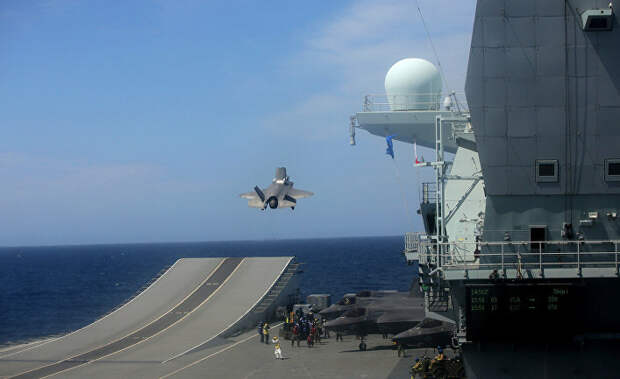 Взлёт Ф-35 с палубы авианосца. Фото Royal Navy