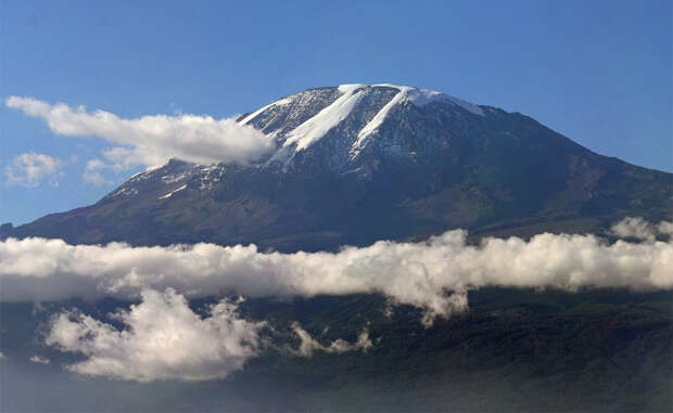 Гора Килиманджаро Танзания Гора Килиманджаро является самым высоким отдельно стоящим пиком в мире. С ее склонов смелому путешественнику откроется захватывающий дух вид. Сам поход займет от пяти до девяти дней, в зависимости от сложности выбранного маршрута.