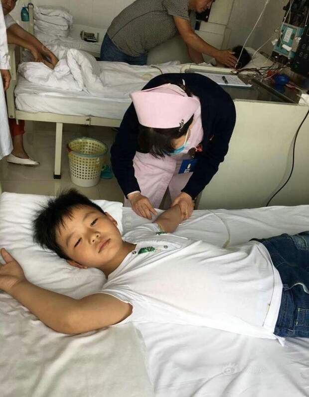 Этому мальчику пришлось потолстеть на 10 кг, чтобы спасти жизнь отцу    отец, сын