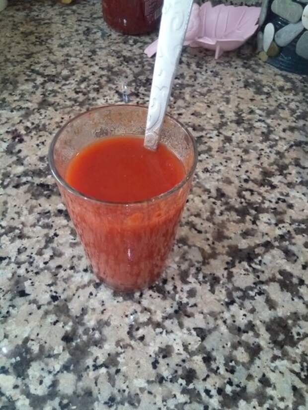 Разбавляем водой томатную пасту