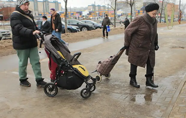 Малообеспеченные семьи получат на карту "МИР" от 6 до 12 тысяч рублей в месяц