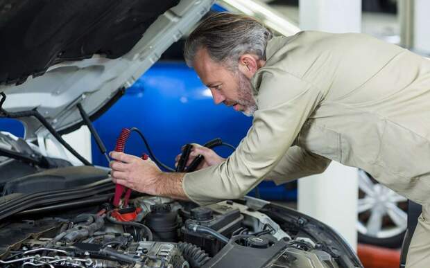 Этот монструозный бустер заведет любую машину в любой мороз, еще и стоит дешево