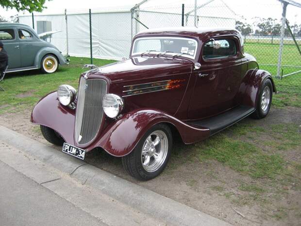 Легендарный Ford Deuce Coupe и несколько хотродов на их базе