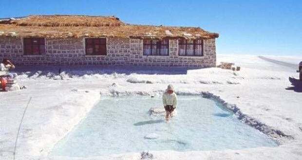 the_hotel_made_of_salt_in_bolivia_4[1]