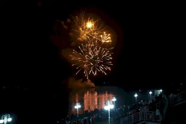 В Барнауле состоялся праздничный салют над Обью. Фото и видео