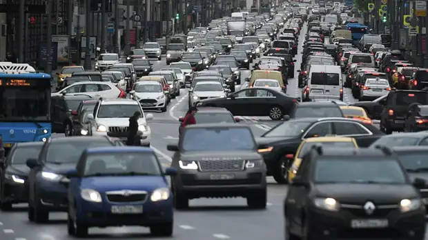 Автоэксперт Кадаков высказался о роли закона об уголовном наказании для водителей-лихачей