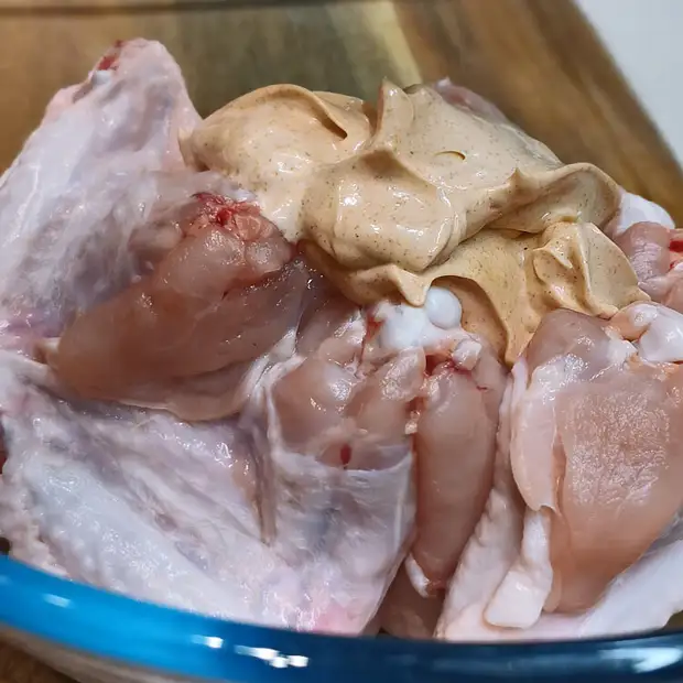 Такие крылышки у нас съедаются без остатка. Способ хоть и простой, а получается всегда вкусно