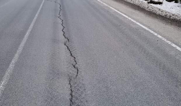 Отремонтированная в прошлом году дорога разрушается в Карелии