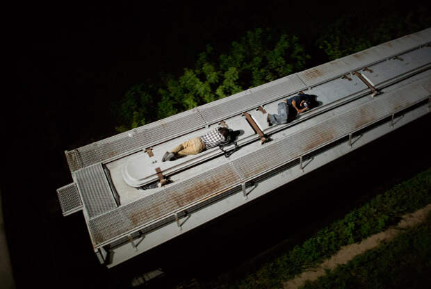 Спящие на свежем воздухе и крыше движущегося поезда в Мексике