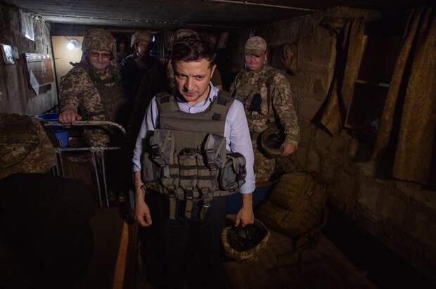 Зеленский на позициях в Донбассе, 28.05.19.png Зеленский на позициях в Донбассе, 28.05.19.png