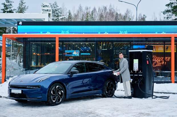 Электрокар на электрозарядной станции «Газпром нефти»