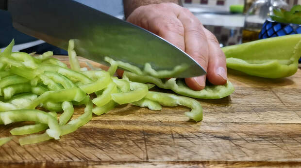 Сколько есть у меня баклажанов, все пускаю на эту закуску. Вкуснота необыкновенная и главное, что готовить всего 15 минут. Показываю, как приготовить закуску из баклажанов по-корейски на скорую руку.-5