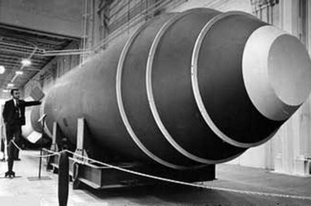 42000-килотонная водородная бомба случайно упала с самолета в 1957 году.