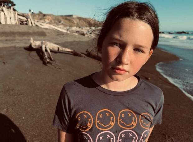 Милла Йовович трогательно поздравила дочь с 11-летием и поделилась редким фото