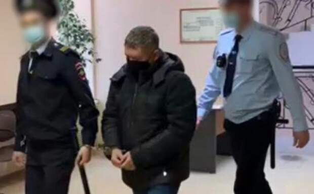 Обычный путь высокопоставленного чиновника: откаты, попытка бегства, арест