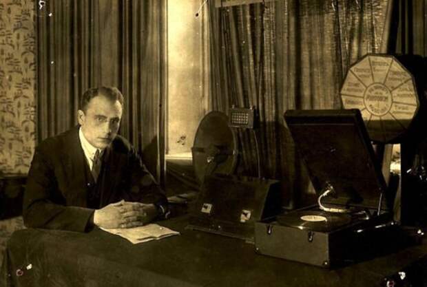 Музыкант, дирижер и диктор Владимир Успенский