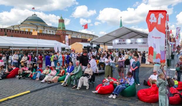 Книжный фестиваль «Красная площадь» в центре Москвы