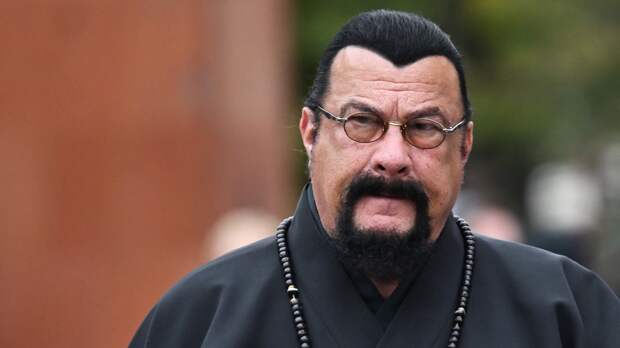 Гражданство РФ и поддержка СВО: как живет Стивен Сигал