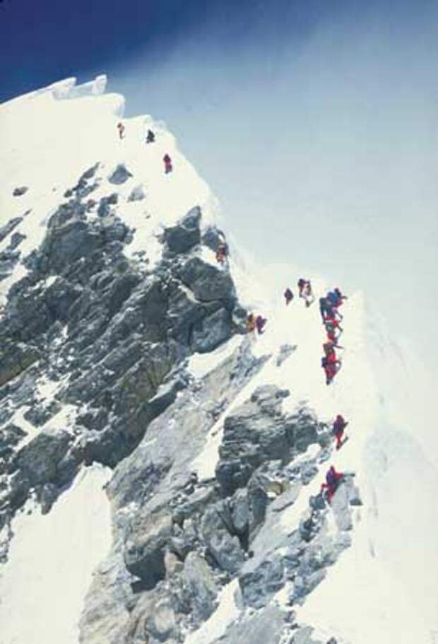 Затишье перед бурей. Эверест, Ступень Хиллари, май 1996 года. Команда Скотта Фишера