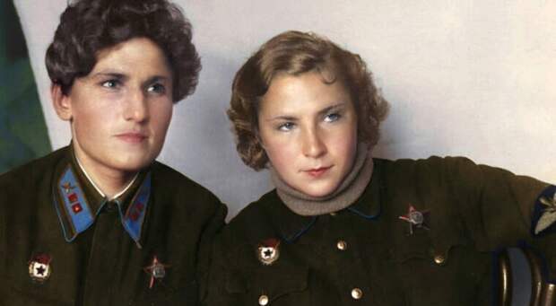 Лучшие подруги Екатерина Буданова и Лидия Литвяк были лучшими летчиками-истребителями Второй мировой войны. Вместе они сбили 23 немецких самолета. Обе погибли в бою Лучшие подруги Екатерина Буданова и Лидия Литвяк были лучшими летчиками-истребителями Второй мировой войны. Вместе они сбили 23 немецких самолета. Обе погибли в бою