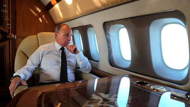 Песков заявил, что Путин летает на надежных самолетах и вертолетах