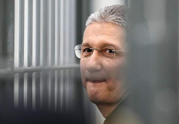 Экс-замминистра обороны Тимур Иванов захотел пойти на досудебное соглашение — Коммерсантъ. Иванов пообещал настучать на других чиновников с неза...