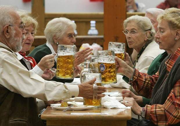 Всем кажется, что немецкие пенсионеры самые богатые. Рассказываю, как немцы копят на старость