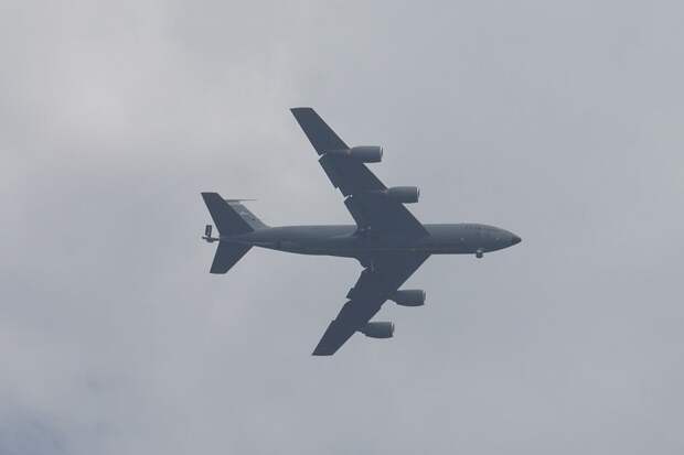 Самолет-заправщик ВВС США подал сигнал бедствия над Средиземным морем